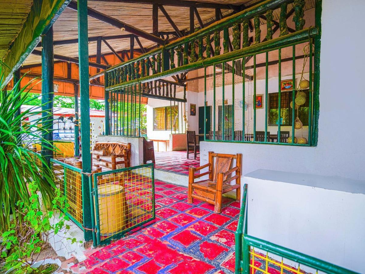 Oyo 875 Madhavi Beach Resort Balibago Екстериор снимка