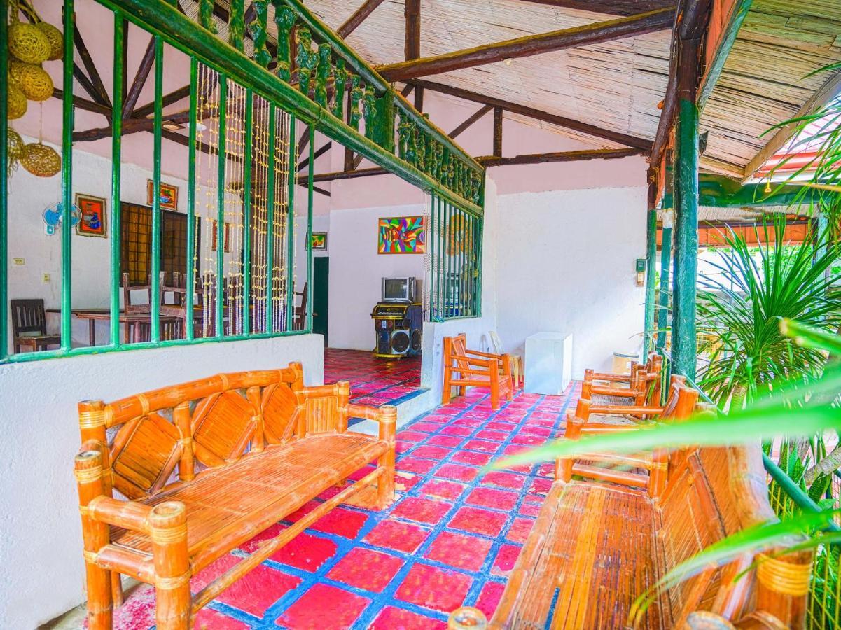 Oyo 875 Madhavi Beach Resort Balibago Екстериор снимка