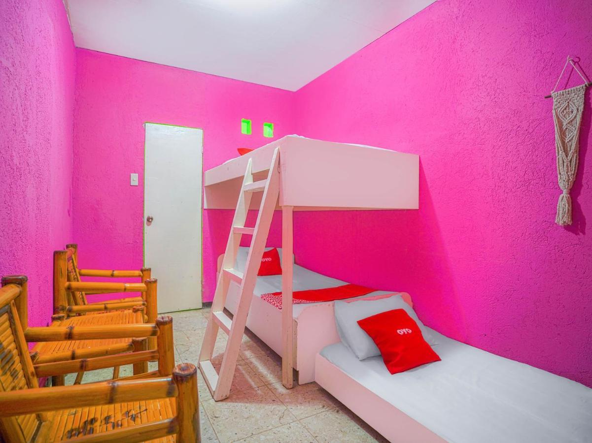 Oyo 875 Madhavi Beach Resort Balibago Екстериор снимка